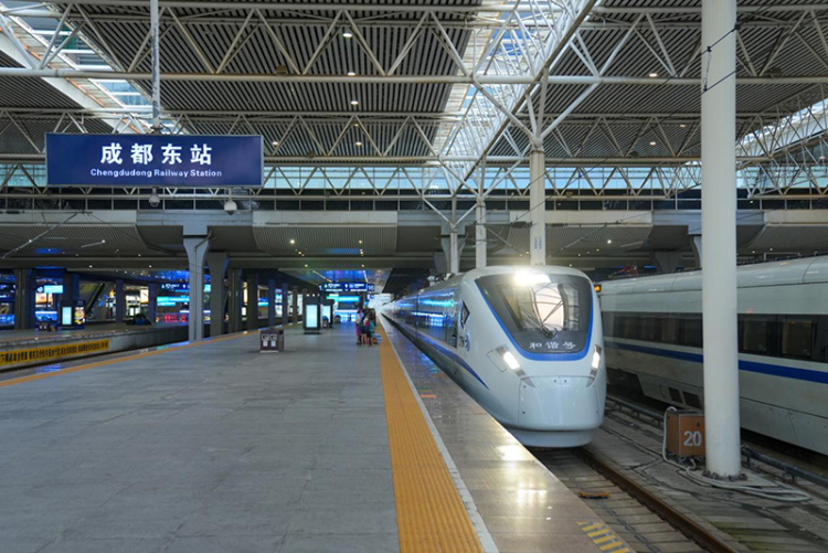 到发旅客超15万人次 成都至北上广深夜间动卧受热捧_fororder_图片-1
